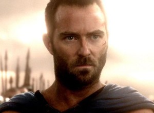 Sullivan-Stapleton-as-Greek-general-Themistokles